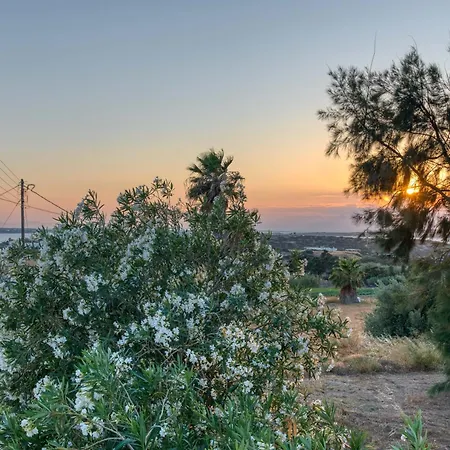 Paradisia Private Swimming Pool And Jacuzzi * Sarakíniko