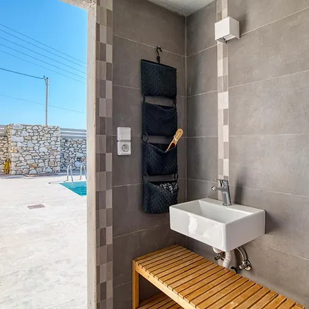 Paradisia Private Swimming Pool And Jacuzzi *