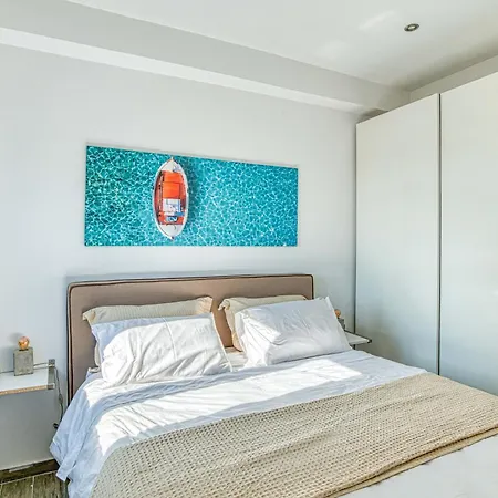 Paradisia Private Swimming Pool And Jacuzzi