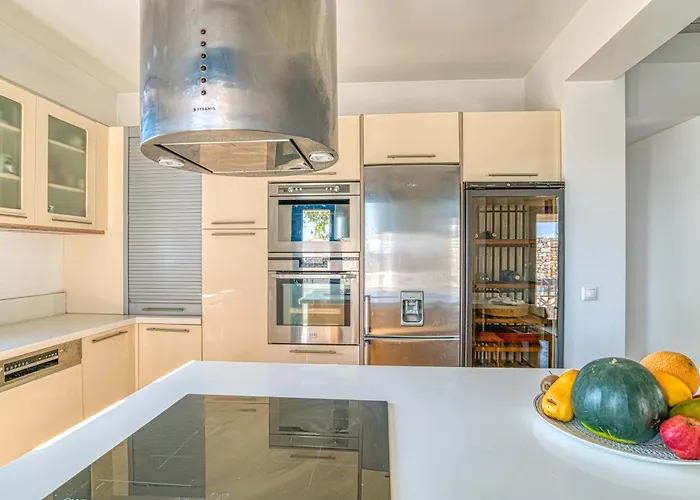 Paradisia Private Swimming Pool And Jacuzzi Апартаменты *