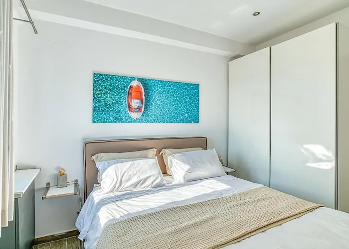 Paradisia Private Swimming Pool And Jacuzzi