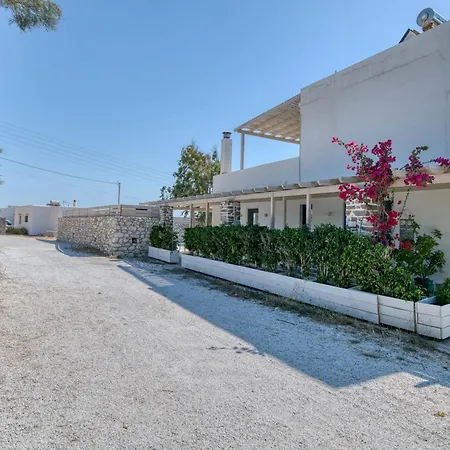 Paradisia Private Swimming Pool And Jacuzzi