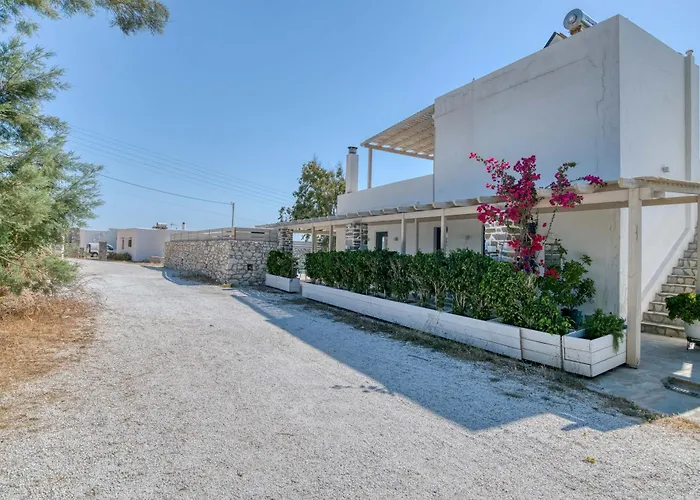 Paradisia Private Swimming Pool And Jacuzzi